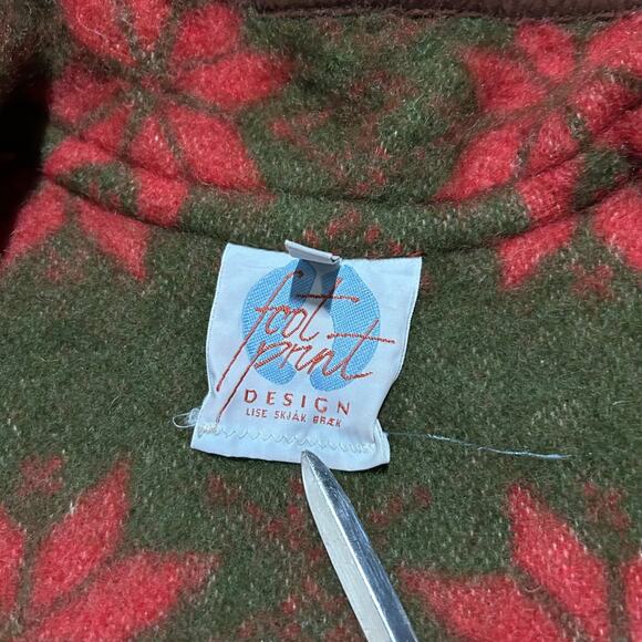 Vintage Norwegian Wool Vest Sleeveless Jacket Footprint Design Medium Red - Picture 2 of 14